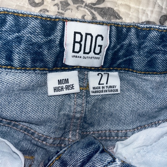 BDG high waisted mom jeans lightly distressed. 12 inch rise. 30 inch inseam. - Picture 2 of 6